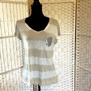 🔥Elle white and buff striped t-shirt M🔥